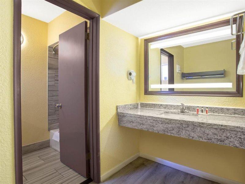 Days Inn By Wyndham Airport - Phoenix Kültér fotó