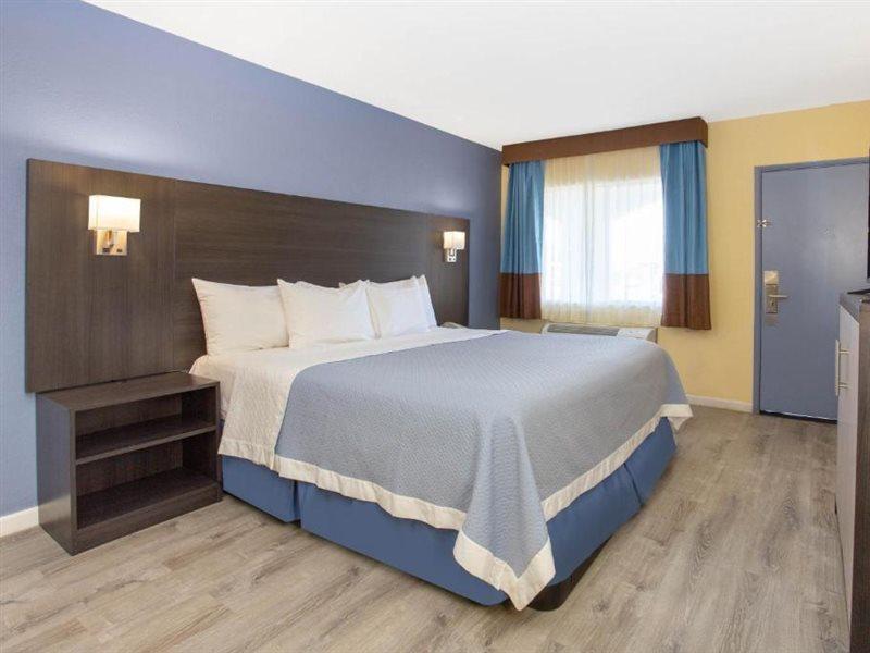 Days Inn By Wyndham Airport - Phoenix Kültér fotó