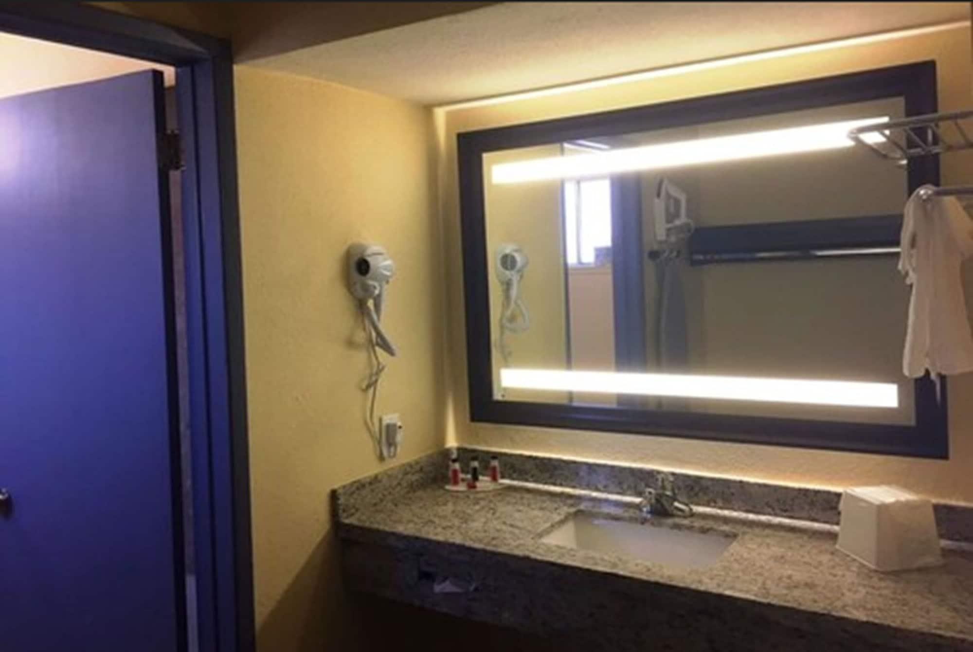 Days Inn By Wyndham Airport - Phoenix Kültér fotó