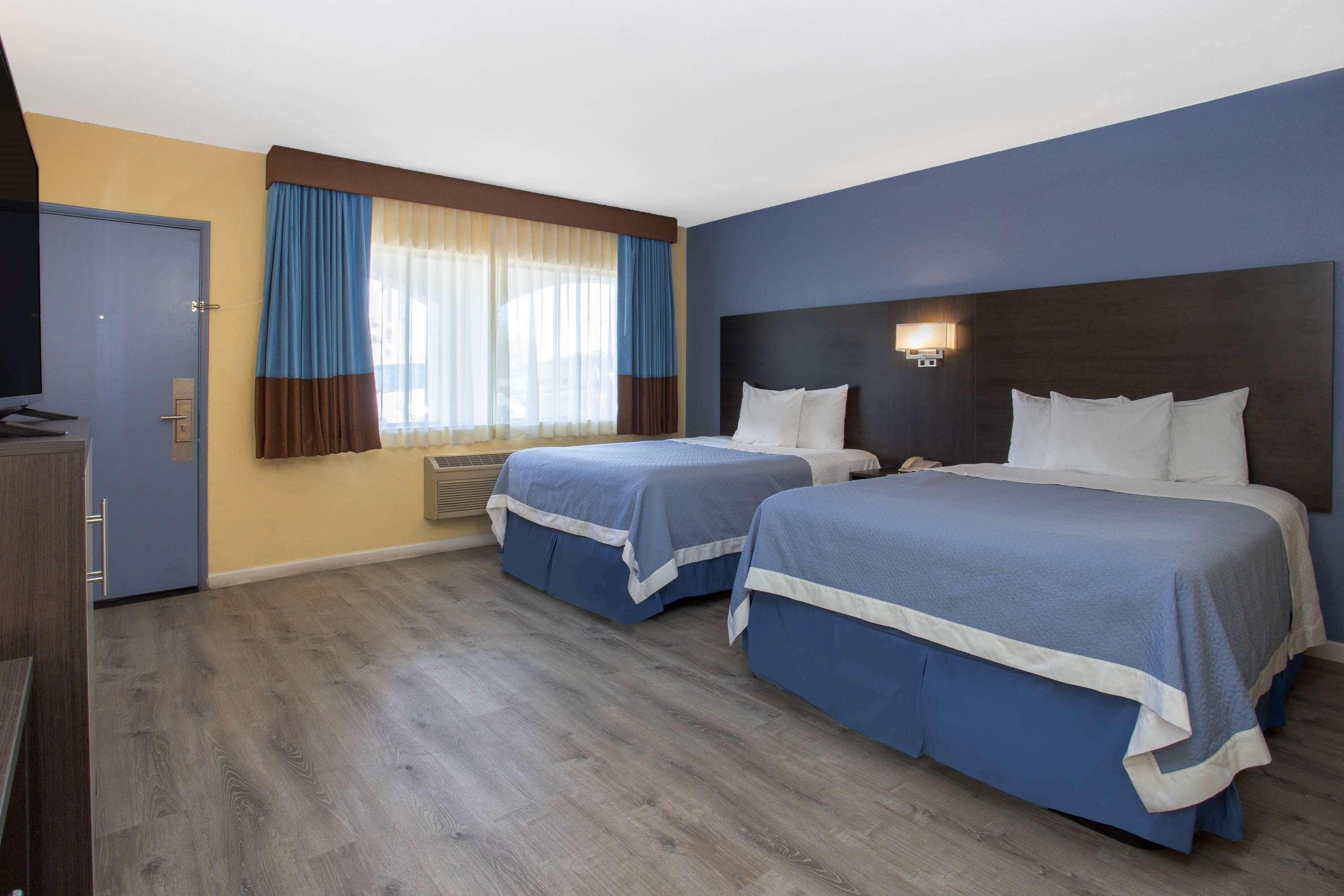 Days Inn By Wyndham Airport - Phoenix Kültér fotó