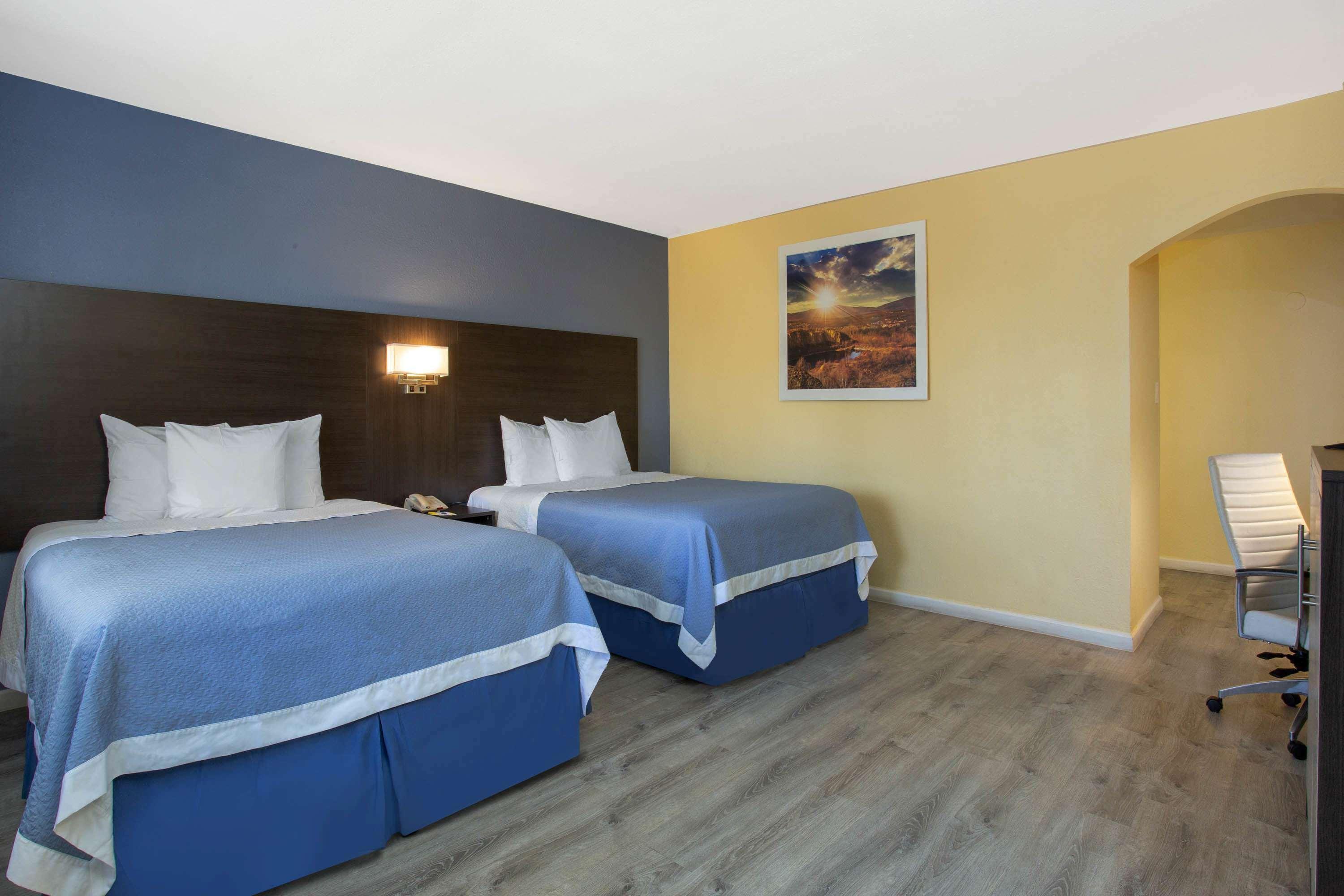 Days Inn By Wyndham Airport - Phoenix Kültér fotó