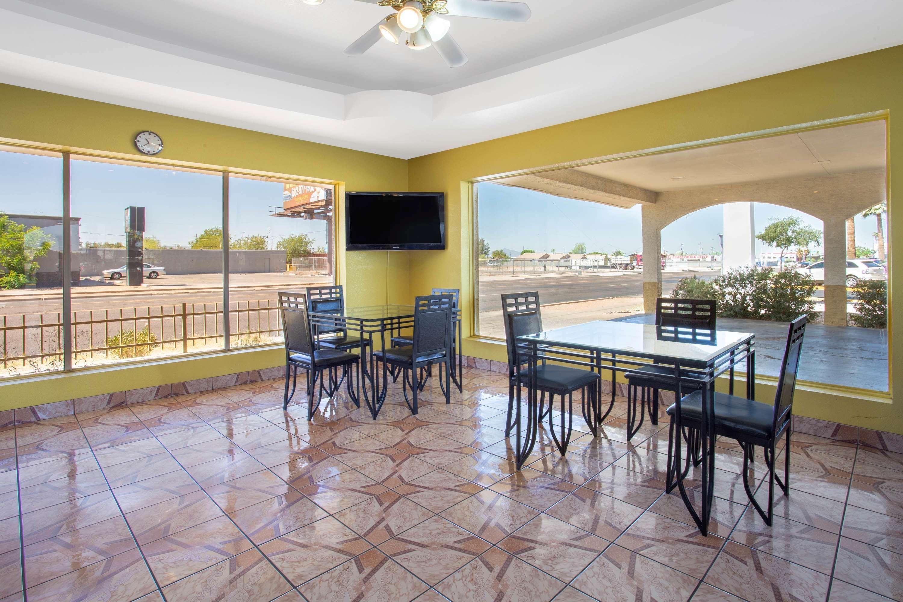 Days Inn By Wyndham Airport - Phoenix Kültér fotó