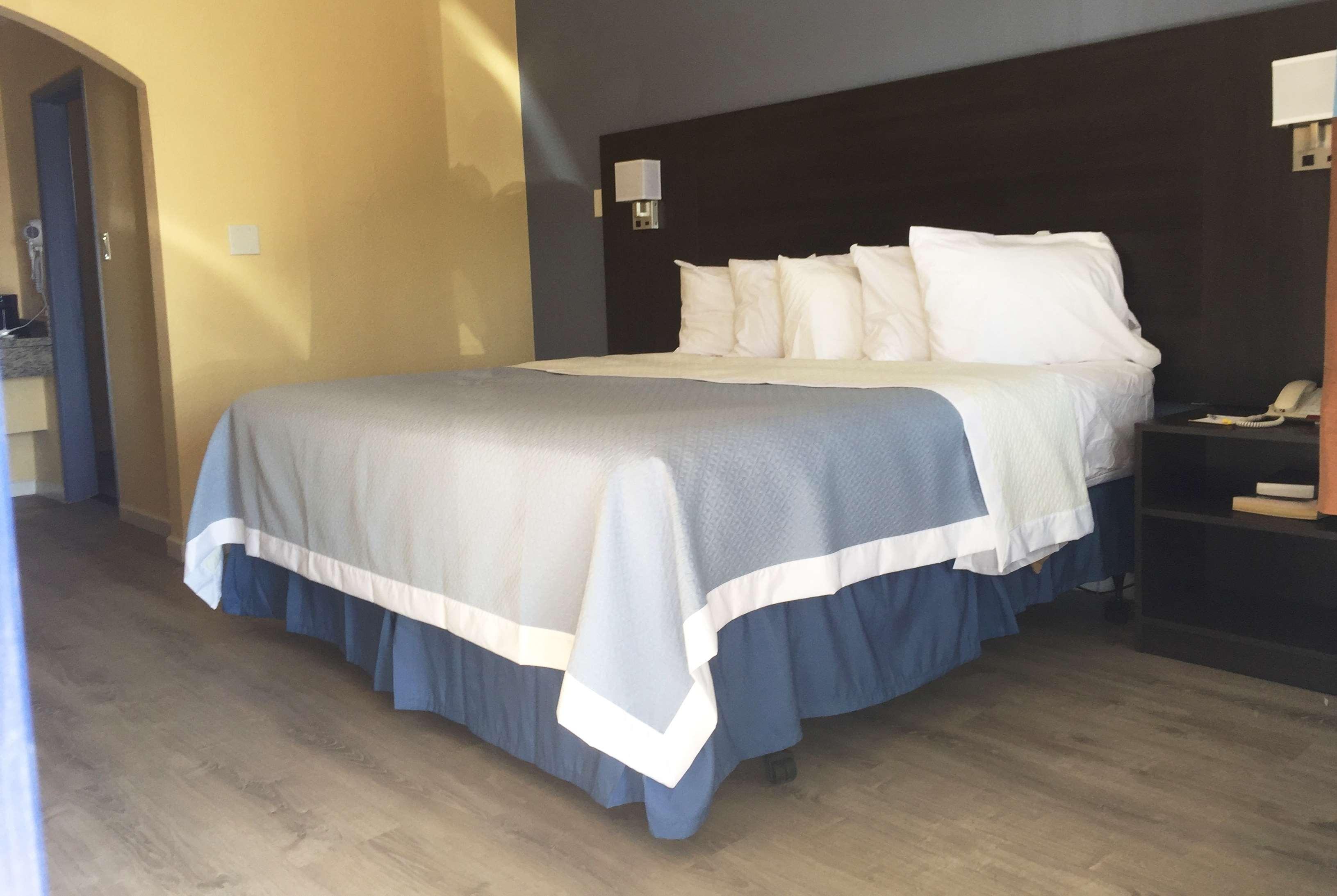 Days Inn By Wyndham Airport - Phoenix Kültér fotó