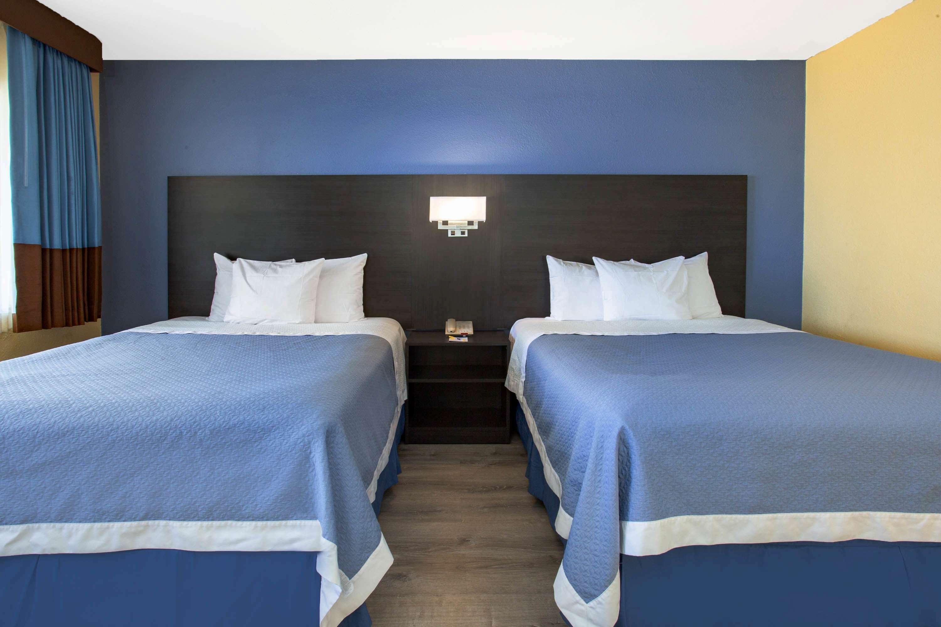 Days Inn By Wyndham Airport - Phoenix Kültér fotó