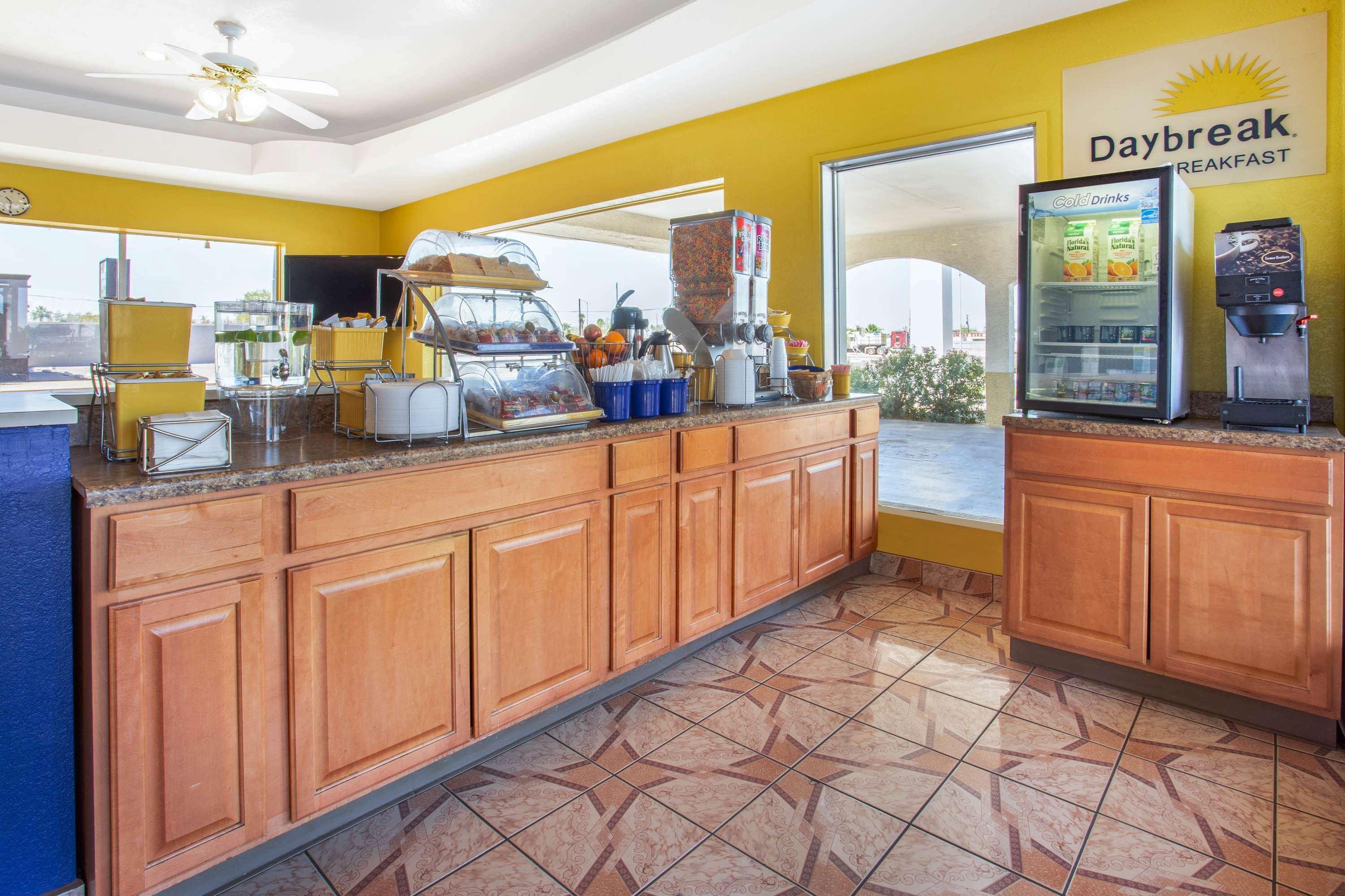 Days Inn By Wyndham Airport - Phoenix Kültér fotó