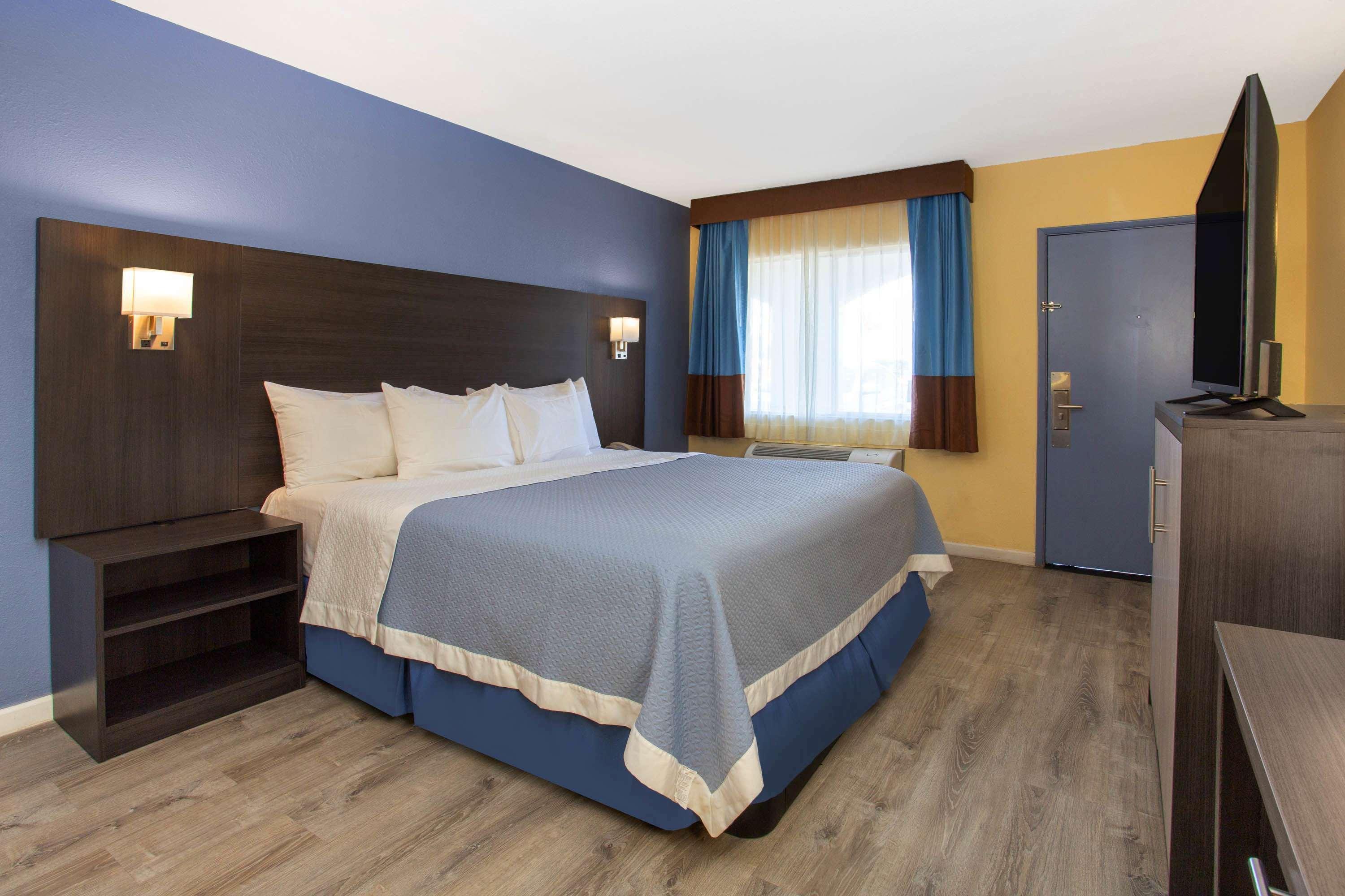 Days Inn By Wyndham Airport - Phoenix Kültér fotó